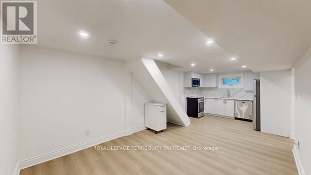 19 Hawthorne Rd in Toronto, ON - Building Photo - Building Photo