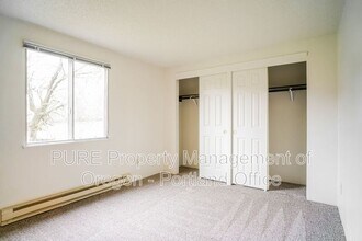 14128 NE Sandy Blvd in Portland, OR - Building Photo - Building Photo