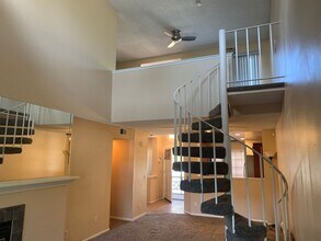 23951 Arroyo Park Dr in Santa Clarita, CA - Building Photo - Building Photo