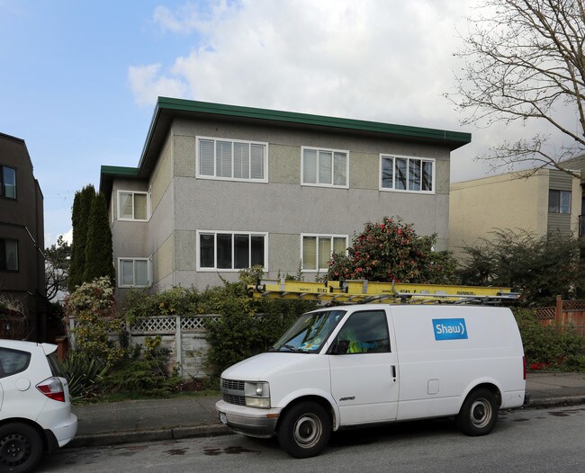 1045 W 13th Ave in Vancouver, BC - Building Photo - Primary Photo