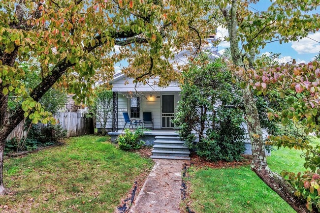 120 Fountain Way in Swannanoa, NC - Building Photo - Building Photo