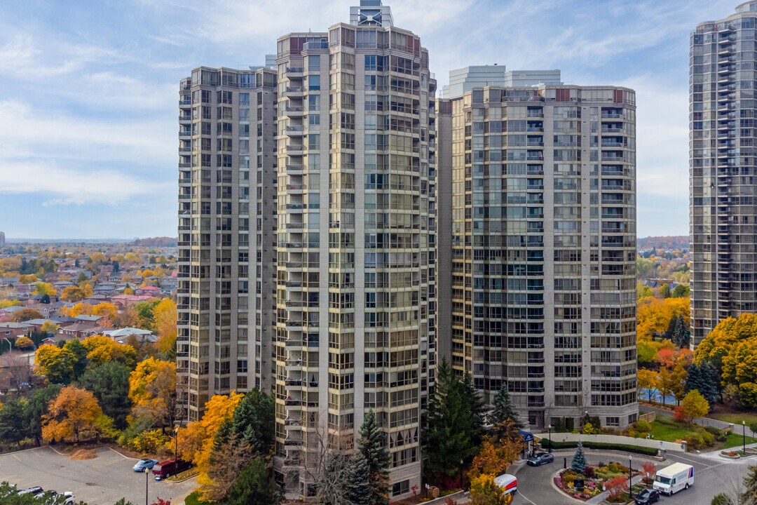 The Mansion in Mississauga, ON - Building Photo