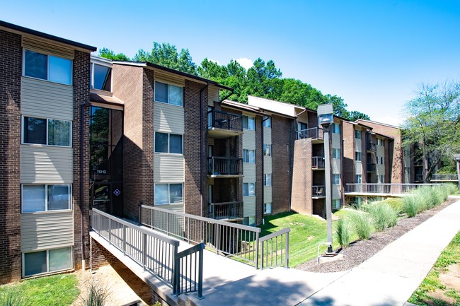 Winterthur in Reston, VA - Foto de edificio - Building Photo