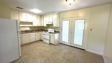 827 Briandav St in Tallahassee, FL - Building Photo - Building Photo