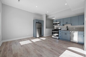 5261 Larchwood Ave, Unit 2 in Philadelphia, PA - Building Photo - Building Photo