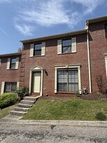 437 S Gallaher View Rd in Knoxville, TN - Building Photo