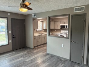 501 S Cedar St in Lindsborg, KS - Foto de edificio - Building Photo