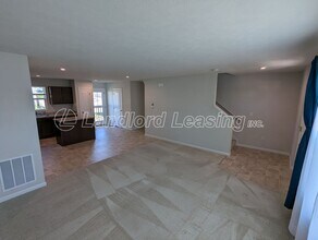 4628 Erhart Dr in Lorain, OH - Foto de edificio - Building Photo