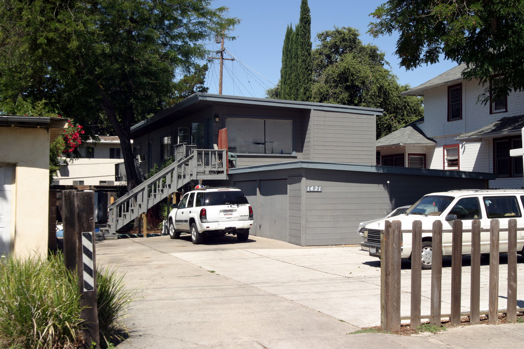 1421 N Harrison St in Stockton, CA - Building Photo