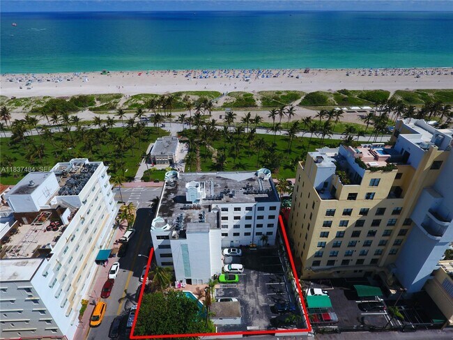 1390 Ocean Dr in Miami Beach, FL - Foto de edificio - Building Photo