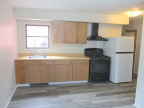 411 Merchant St, Unit 2nd Fl. F in Ambridge, PA - Foto de edificio - Building Photo