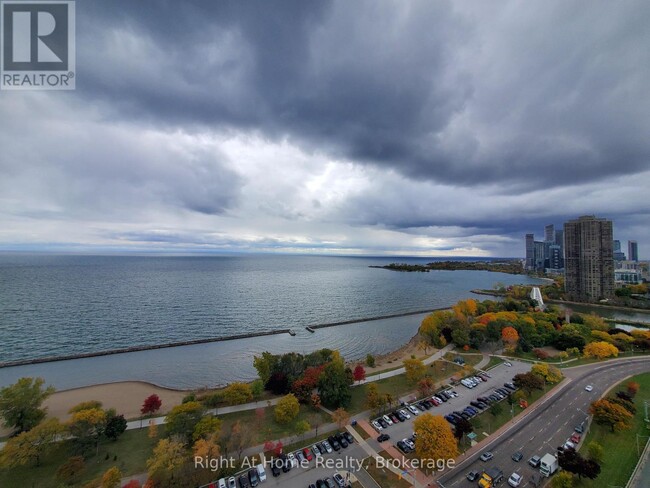 1928-1928 Lake Shore Blvd W in Toronto, ON - Building Photo - Building Photo