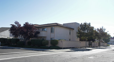 Casa Linda Apartments in San Pablo, CA - Building Photo - Building Photo