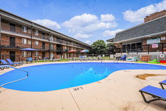 Thurber Gate Apartments in Columbus, OH - Building Photo - Building Photo