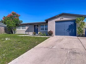 5533 Riddle Rd in Holiday, FL - Building Photo