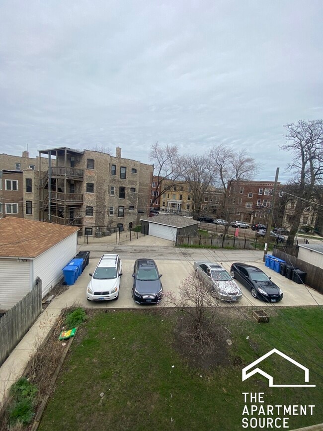 3110 W Fullerton Ave, Unit 2