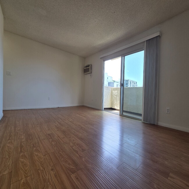 3841 Mentone Ave, Unit 26 in Culver City, CA - Building Photo - Building Photo