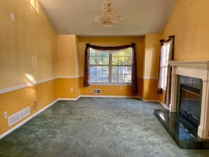 137 Salem Rd in North Brunswick, NJ - Building Photo - Building Photo