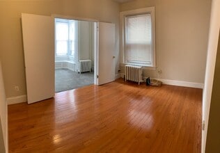 4014 Spruce St, Unit 2 Rear in Philadelphia, PA - Building Photo - Building Photo