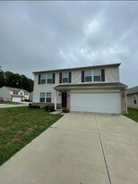 8131 Grove Berry Dr in Indianapolis, IN - Building Photo