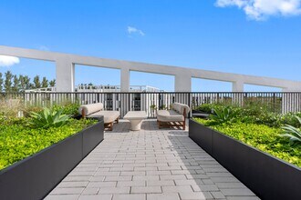 Laguna Gardens in Miami Gardens, FL - Building Photo - Building Photo