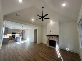 402 Phillips Ave in Auburn, AL - Building Photo
