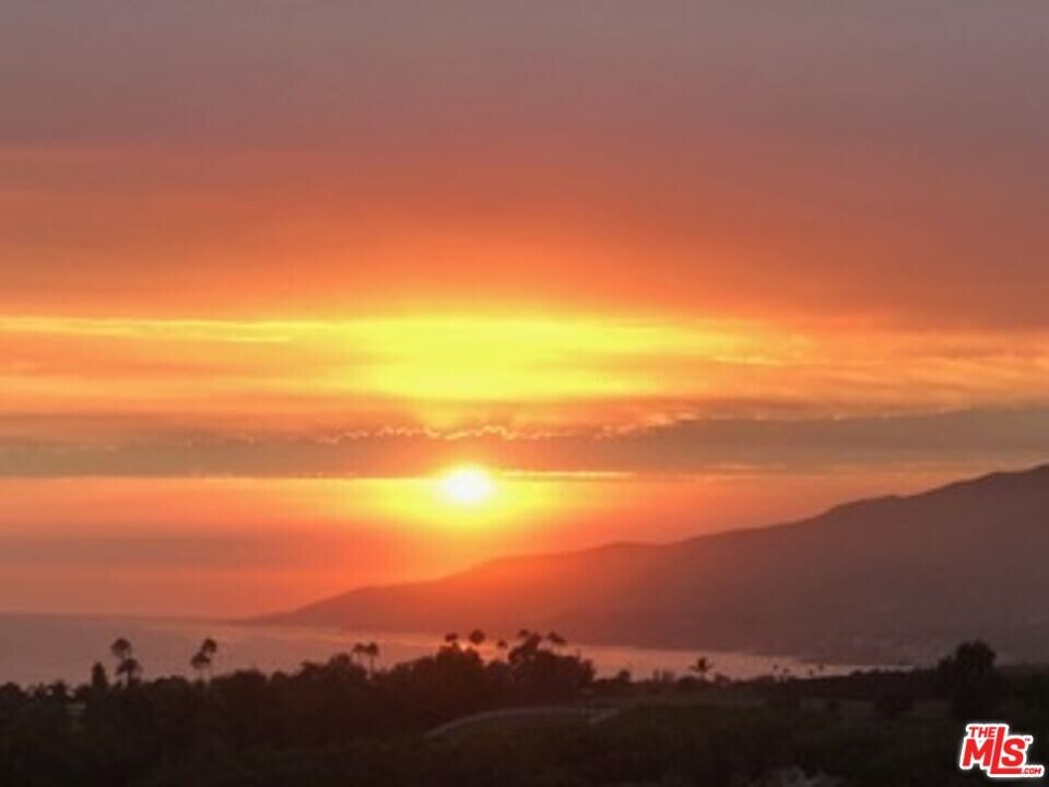 29500 Heathercliff Rd in Malibu, CA - Building Photo