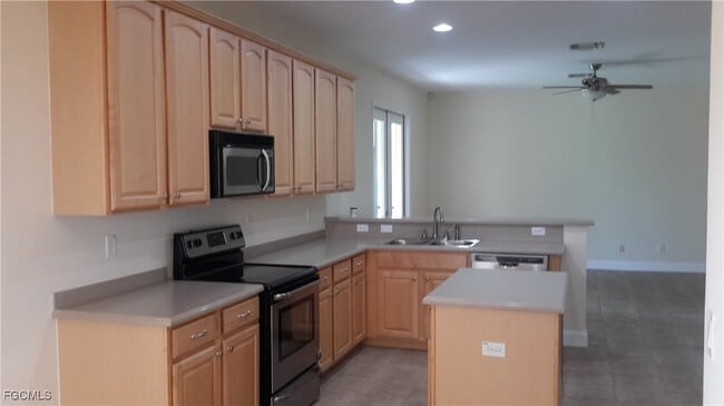 2054 Willow Branch Dr in Cape Coral, FL - Building Photo - Building Photo