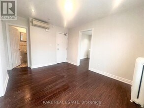 196 Robert St in Toronto, ON - Building Photo - Building Photo