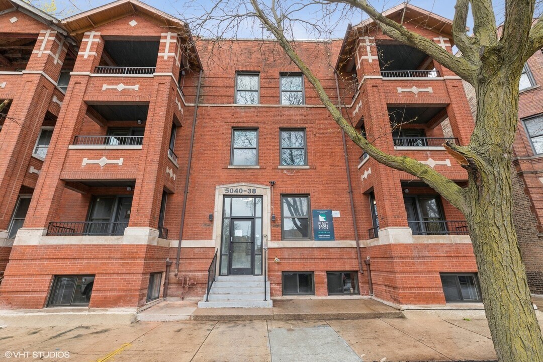 5038 S St Lawrence Ave in Chicago, IL - Building Photo