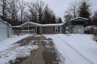 922 Moss Oak Ct in North Vernon, IN - Building Photo - Building Photo