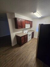 5163 Indian River Dr, Unit 200 in Las Vegas, NV - Building Photo - Building Photo