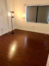 10405 N Kendall Dr in Miami, FL - Building Photo - Building Photo