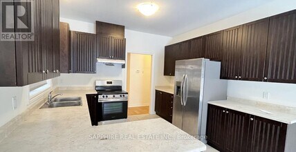 25 Huntsworth Ave in Thorold, ON - Building Photo - Building Photo