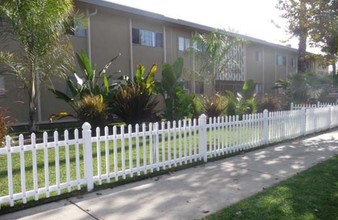 The Cloister Apartments in Van Nuys, CA - Building Photo - Building Photo