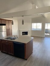 202 David Dr, Unit #B in Newport Beach, CA - Building Photo - Building Photo