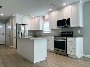 578 Elm St in Woonsocket, RI - Building Photo - Building Photo