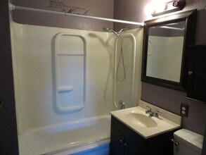 2487 Laralee St in Springfield, OR - Building Photo - Building Photo