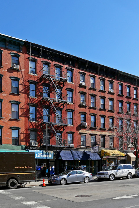 192 1st Ave in New York, NY - Foto de edificio