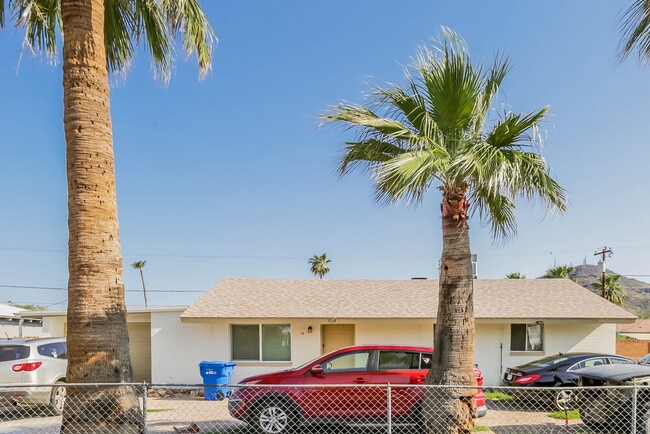 property at 1614 W Brown St