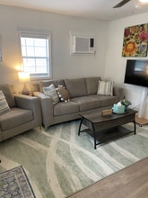 210 H Pickens Rd in Onalaska, TX - Foto de edificio - Building Photo