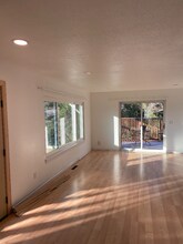 129 126th St E in Tacoma, WA - Foto de edificio - Building Photo