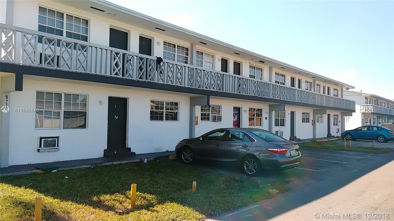 821 NW 7th Ave-Unit -1 in Hallandale Beach, FL - Building Photo