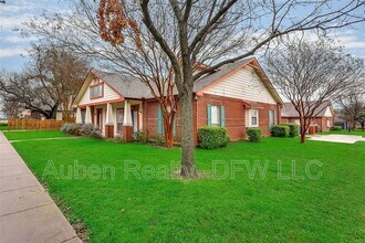 300 E Main St in Lancaster, TX - Building Photo - Building Photo