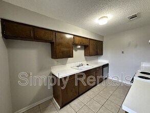 407 Maple St in Commerce, TX - Building Photo - Building Photo