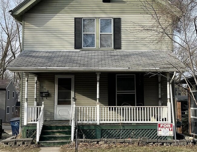 property at 1008 W Huron St