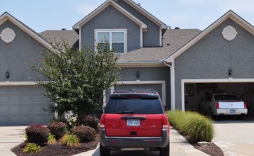 2013-2047 Madison Dr in Bonner Springs, KS - Foto de edificio - Building Photo