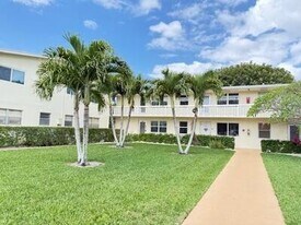 145 Dorchester E, Unit 145 in West Palm Beach, FL - Building Photo