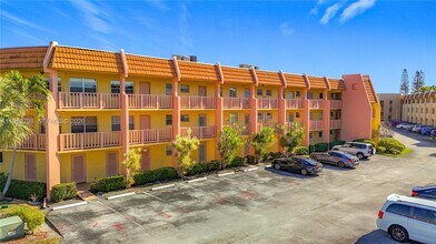 6750 Royal Palm Blvd in Margate, FL - Building Photo - Building Photo