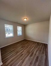 1021 Garrow Dr in Holly Springs, NC - Foto de edificio - Building Photo
